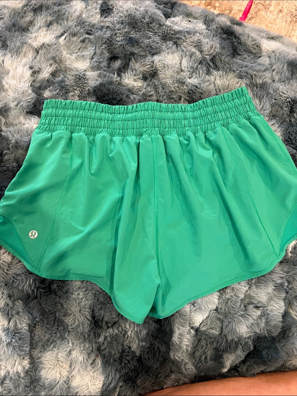 lululemon hotty hot 2.5” Bright Green Athletic Running Shorts - Picture 2 of 2